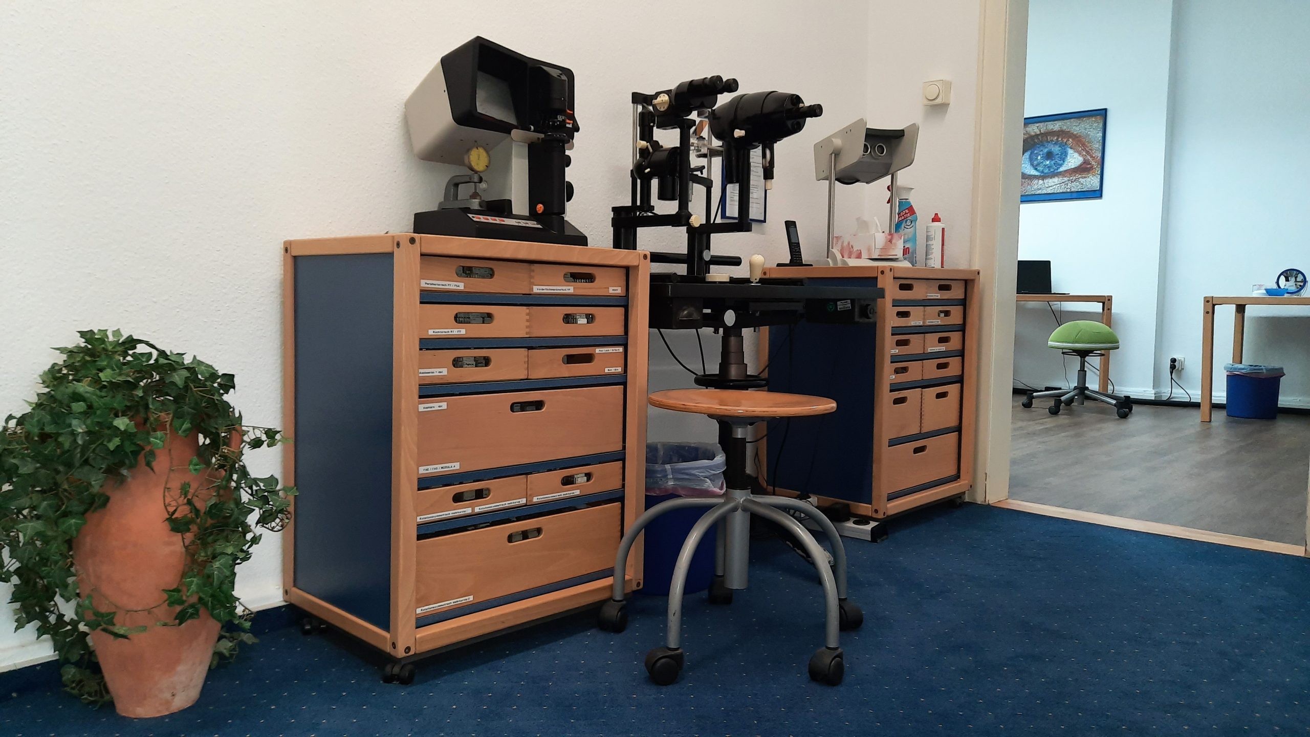 Messgeräte zur Eingangskontrolle formstabiler Contactlinsen